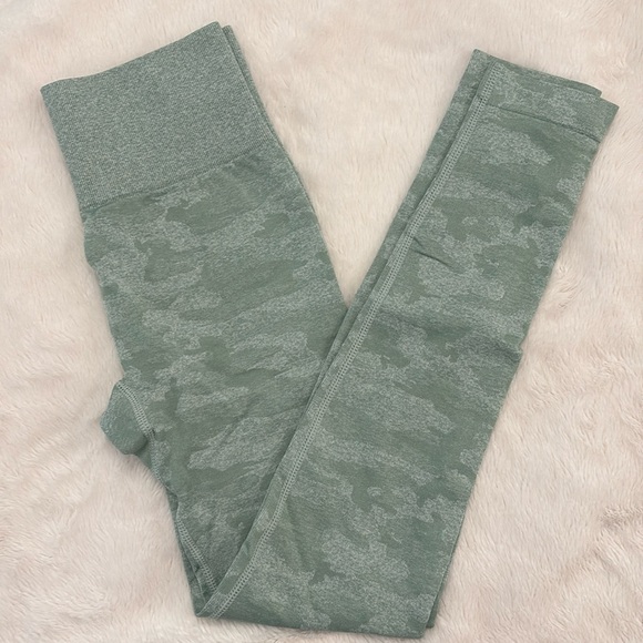 NWOT Scrunch Butt Seamless Camo Workout Leggings - Picture 3 of 5